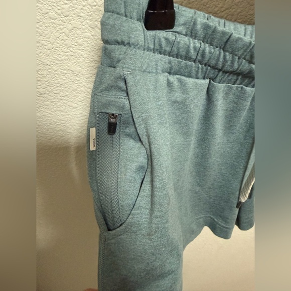 Vuori Halo Performance Shorts - Small - Light blue - Picture 3 of 5